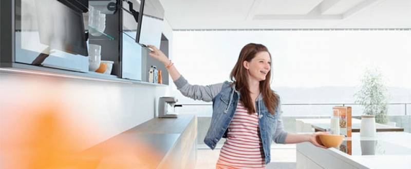 AVENTOS HF можно устанавливать на кухне и в  жилых помещениях.